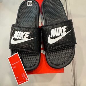 Nike Women’s Benassi JDI Black Slide Sandals NWT